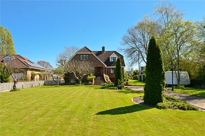 4 Bedroom Detached House For Sale In Hamm Court, Weybridge, Surrey, KT13