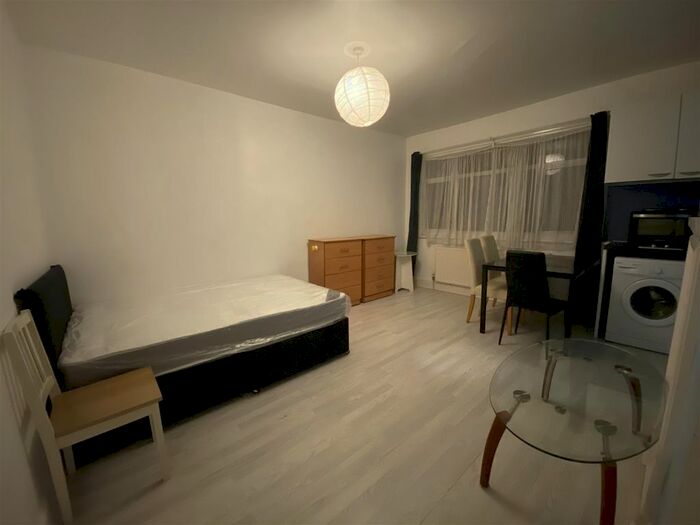 Studio To Rent In Doyle Gardens, London, NW10