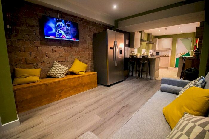 6 Bedroom Semi-Detached House To Rent In De La Beche Street, Swansea, SA1