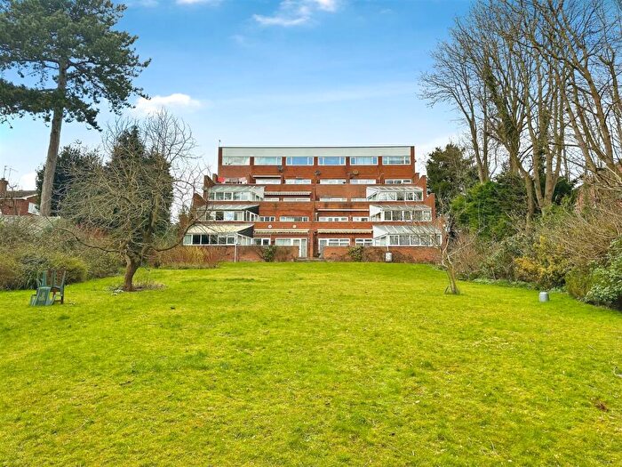 2 Bedroom Apartment For Sale In Warwick New Road, Leamington Spa, CV32