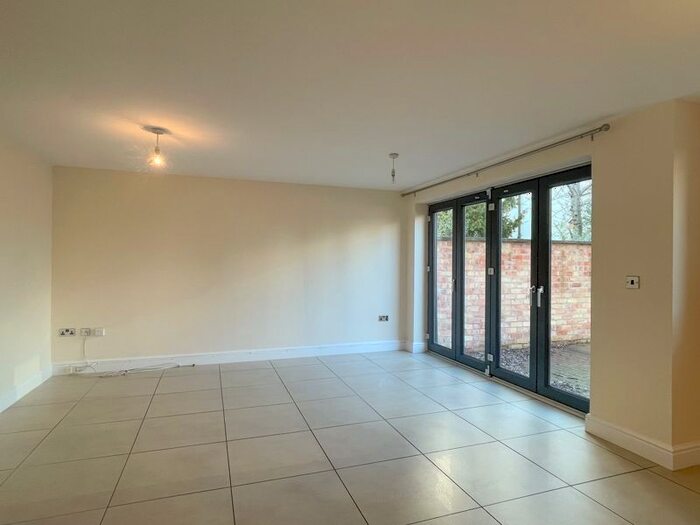 3 Bedroom Semi-Detached House To Rent In Wellington Lane, Cheltenham, GL50