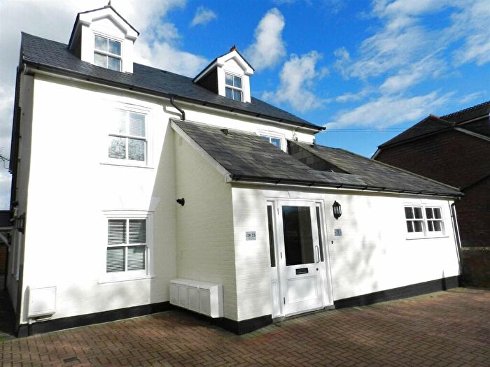 2 Bedroom Flat To Rent In High Street, Newick, BN8