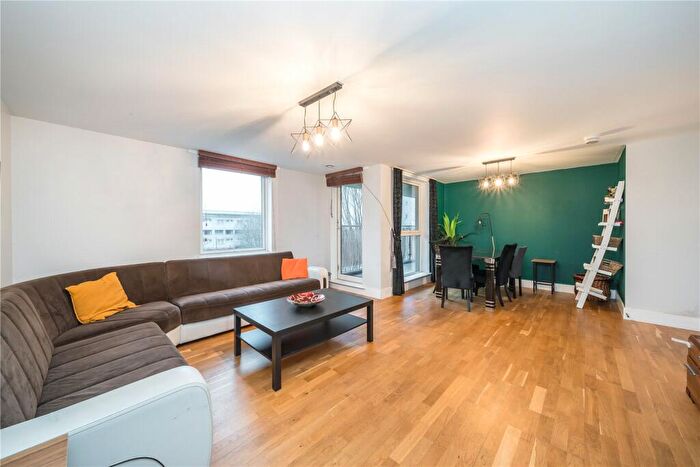 3 Bedroom Apartment To Rent In Contessa Court, Tiller Road, Canary Wharf, London, E14