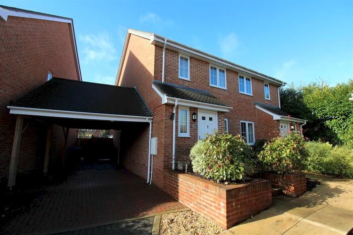 3 Bedroom Semi-Detached House To Rent In Wildwood Close, Fareham, PO14