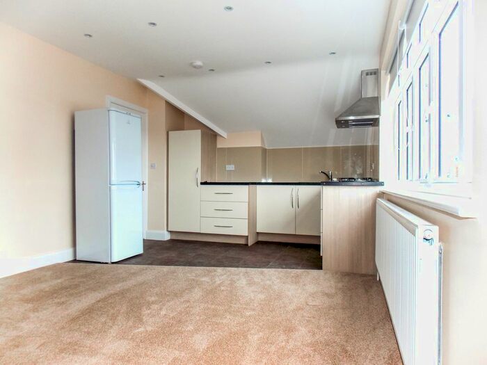 1 Bedroom Flat To Rent In High Street, Whitton, Twickenham, TW2