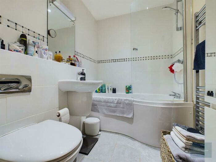 2 Bedroom Apartment For Sale In Stones Court, Bradford On Avon, BA15