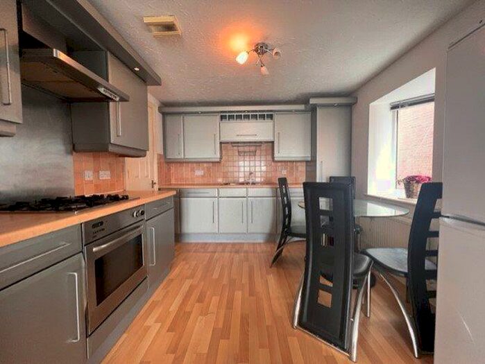 3 Bedroom Flat To Rent In South Ferry Quay, L3