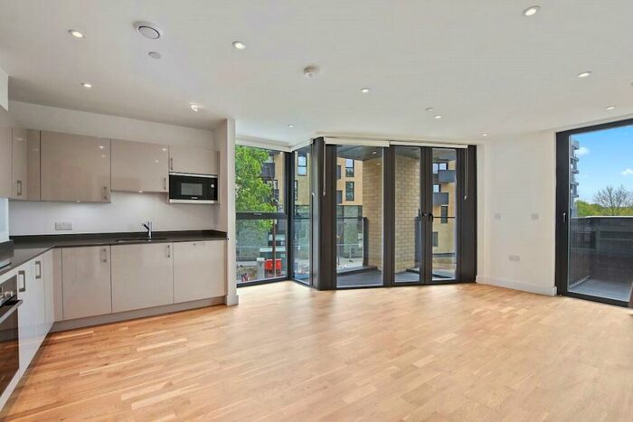 2 Bedroom Apartment To Rent In Burgess Spring, Chelmsford, CM1