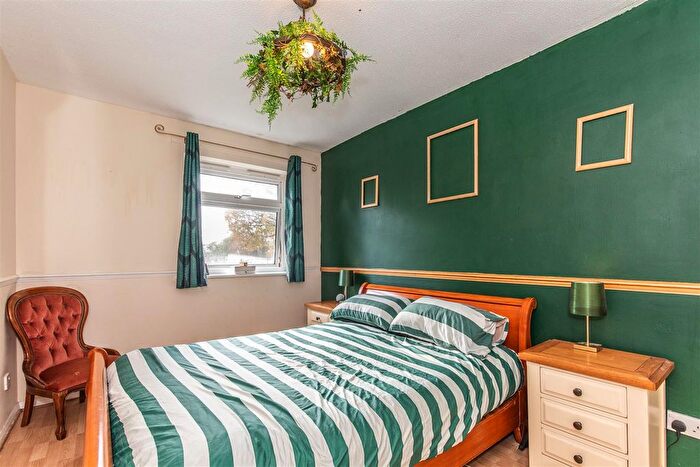 2 Bedroom Maisonette For Sale In Campbell Close, Uckfield, TN22
