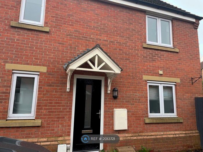 3 Bedroom Semi-Detached House To Rent In Geddington Road, Peterborough, PE2