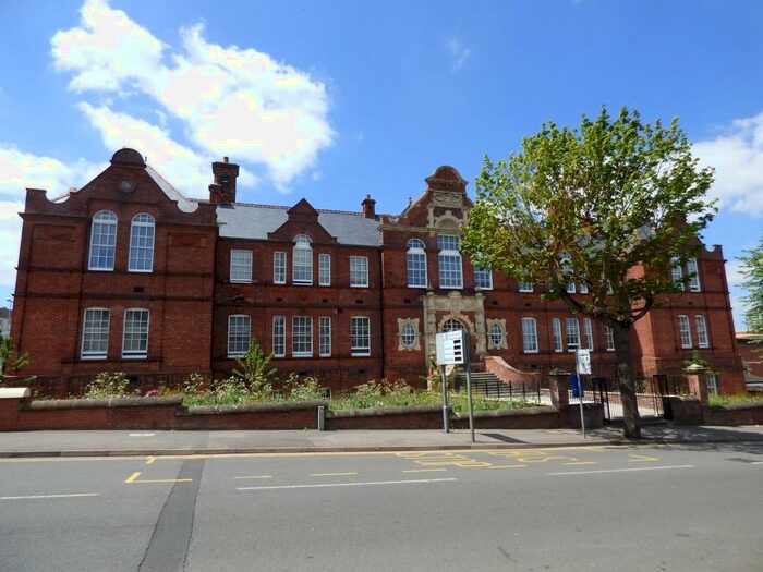 3 Bedroom Apartment To Rent In Burkhardt Hall, Swindon, SN1