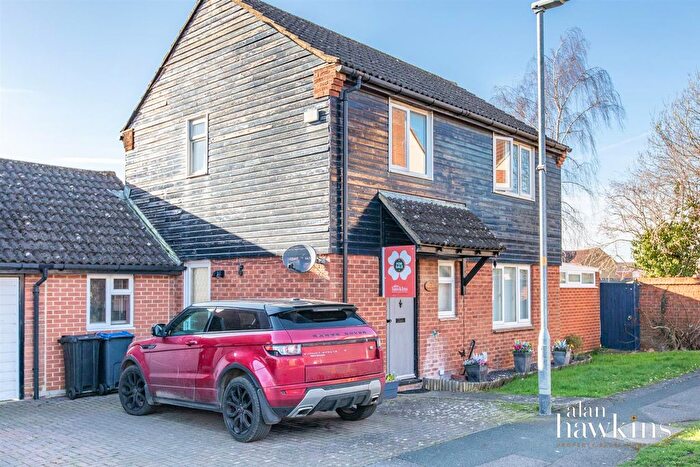 3 Bedroom Link Detached House For Sale In High Mead, Royal Wootton Bassett, SN4