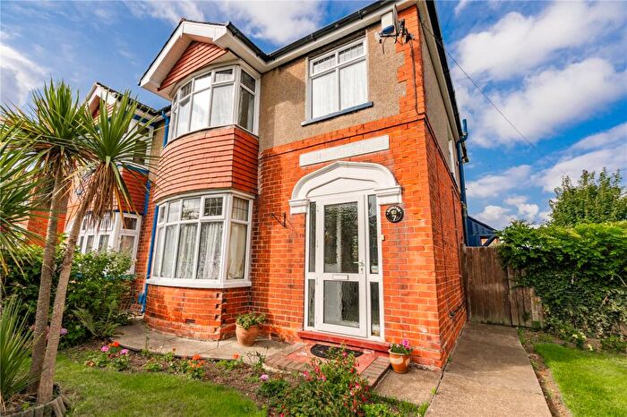 3 Bedroom Semi-Detached House For Sale In Carnarvon Avenue, Grimsby, Lincolnshire, DN34