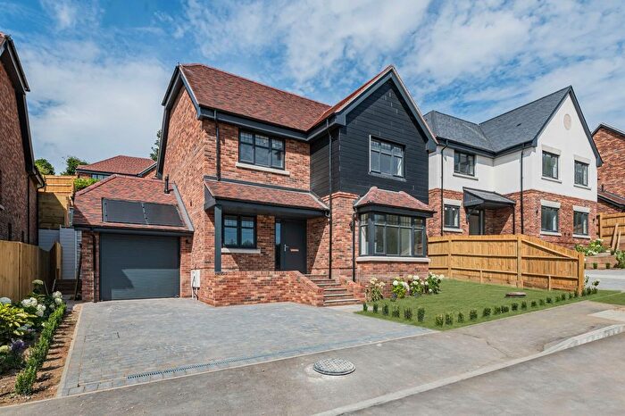 4 Bedroom Detached House For Sale In Wilsom Road, Alton, Hampshire, GU34