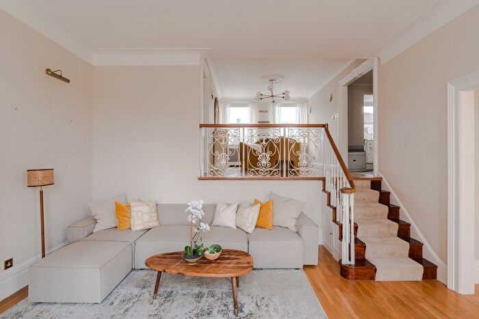 2 Bedroom Flat To Rent In Clarence Terrace, Regents Park, London, NW1