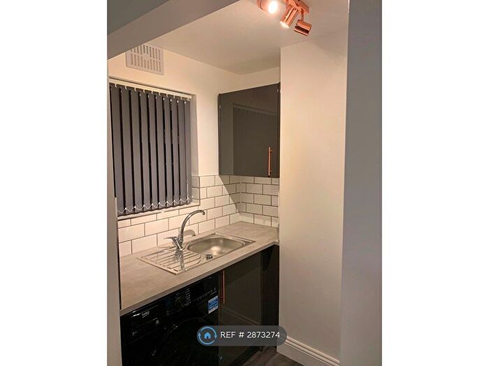 1 Bedroom Flat To Rent In Archers Road, Southampton, SO15