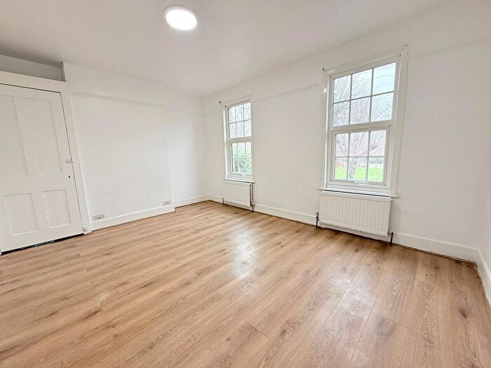 3 Bedroom Semi Detached House To Rent In Romford, RM6