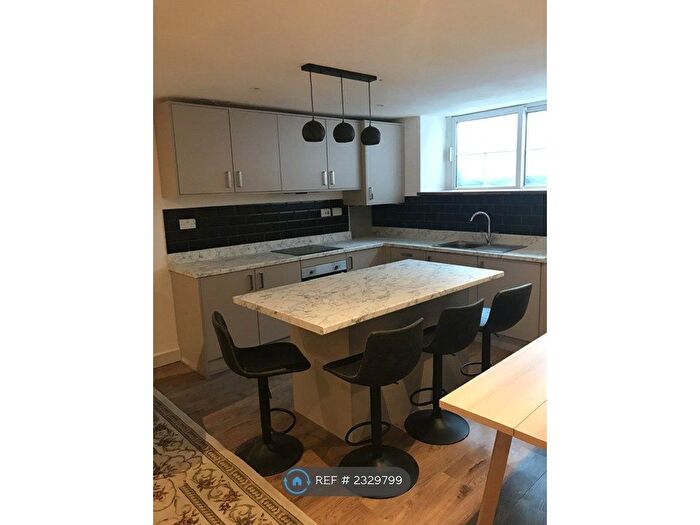 4 Bedroom Flat To Rent In Lydgate Lane, Sheffield, S10