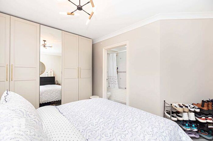 2 Bedroom Flat For Sale In Dean Park Road, Bournemouth, BH1