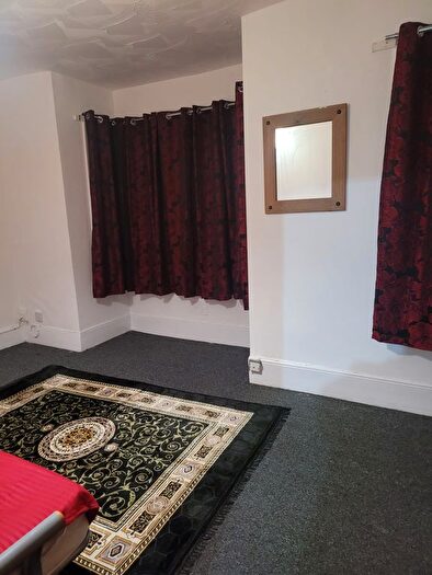 2 Bedroom Flat To Rent In Rochester Avenue, London, E13