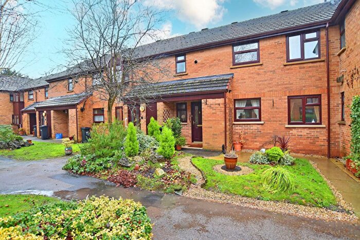 2 Bedroom Flat For Sale In Wetherby Road, Charlwood, HG2