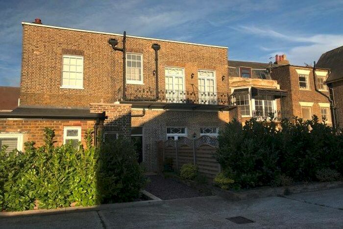 2 Bedroom Flat To Rent In High Street, Ramsgate, CT11