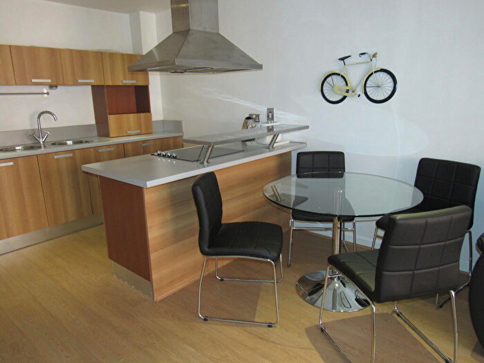 2 Bedroom Apartment To Rent In Melia House, Manchester, M4