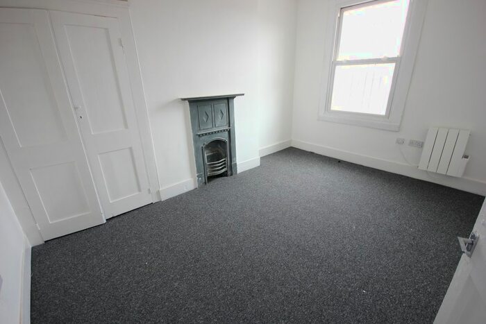 4 Bedroom Flat To Rent In High Road, London, NW10