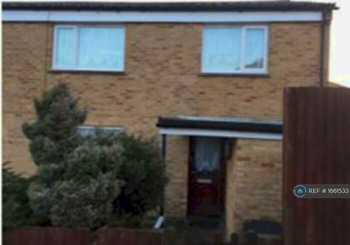 4 Bedroom Semi-Detached House To Rent In Linden Close, Eastbourne, BN22