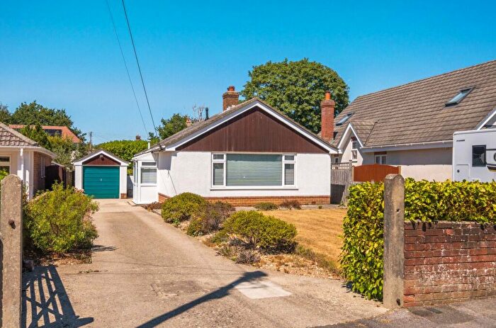 3 Bedroom Detached Bungalow For Sale In Avenue Road, Walkford, Christchurch, BH23