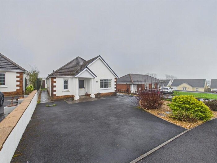 3 Bedroom Detached Bungalow For Sale In Parc Mansant, Pontyates, SA15