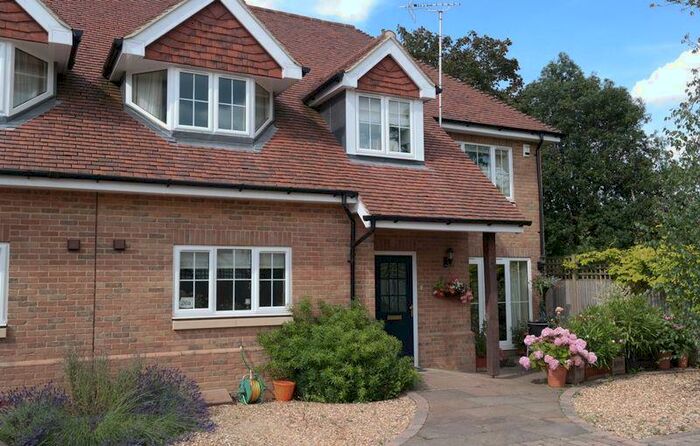 4 Bedroom Semi-Detached House To Rent In Baring Road Beaconsfield, HP9
