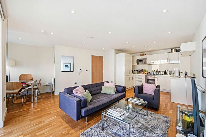 2 Bedroom Flat To Rent In Arc House, Tanner Street, Tower Bridge, London, SE1