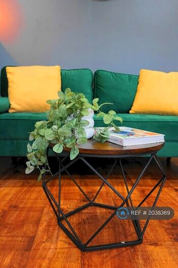 2 Bedroom Flat To Rent In Downs Road, Luton, LU1