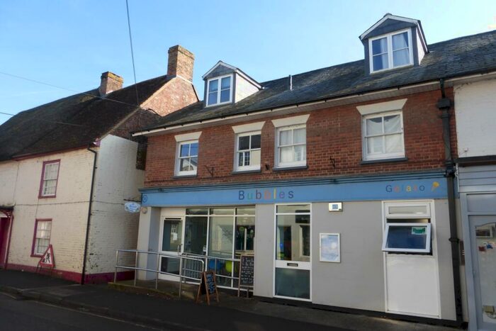 2 Bedroom Flat To Rent In Fordingbridge, Hampshire, SP6