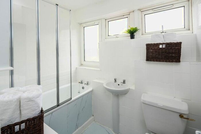 1 Bedroom Flat To Rent In Deals Gateway, London, SE13