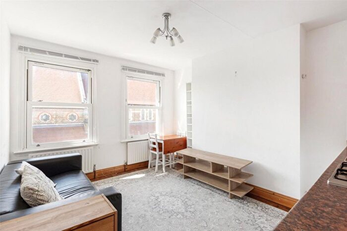 2 Bedroom Flat To Rent In Minford Gardens, London, W14