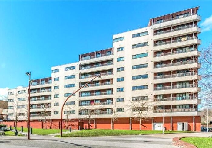 2 Bedroom Flat For Sale In Flat, Cottage Road, Highbury, London, N7