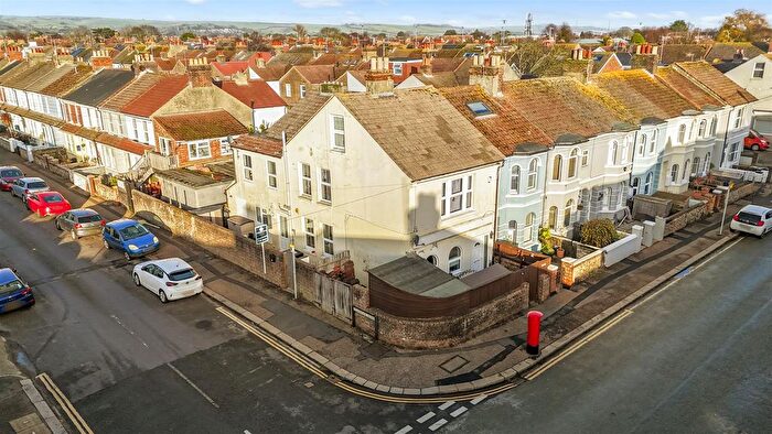2 Bedroom Flat For Sale In Pavilion Road, Worthing, BN14