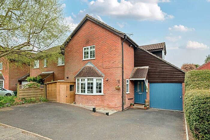3 Bedroom Semi Detached House For Sale In The Avenue, Liphook, GU30