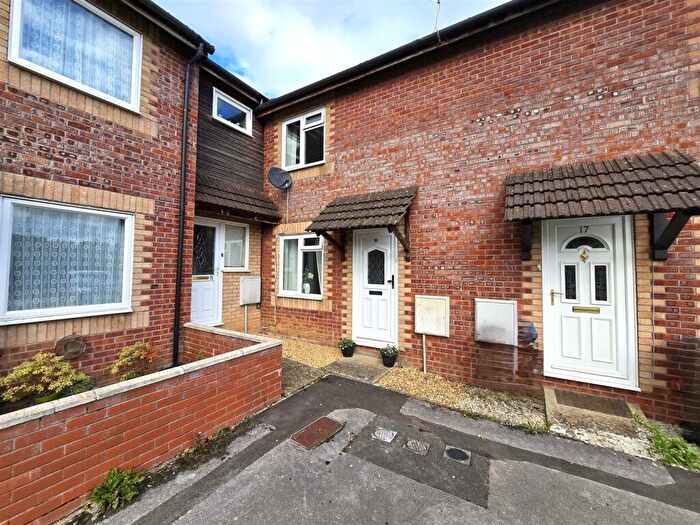 2 Bedroom Terraced House For Sale In Hewlett Close, Chippenham, SN15
