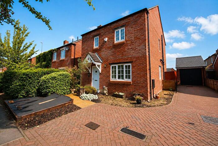 3 Bedroom Detached House For Sale In Parsons Piece, Banbury, Oxfordshire, OX16
