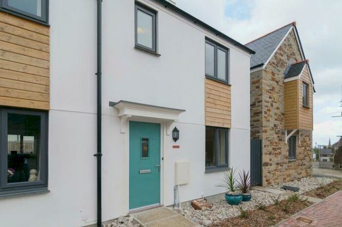 3 Bedroom House To Rent In Charlestown, PL25