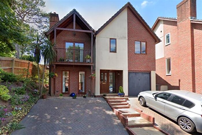 4 Bedroom Detached House To Rent In Poole, BH12
