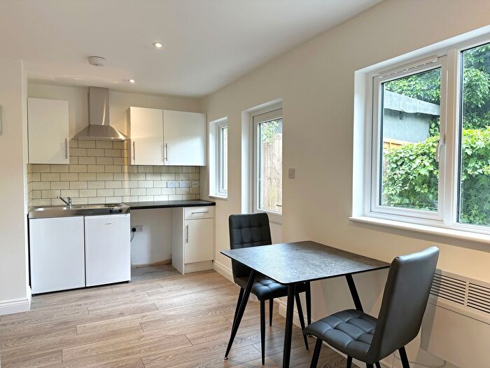 Studio To Rent In Cotswold Gardens, London, NW2