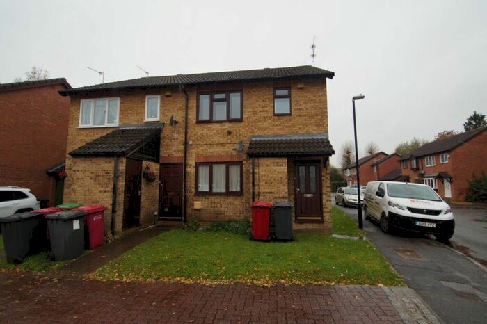 1 Bedroom Maisonette To Rent In Moore Close, SL1