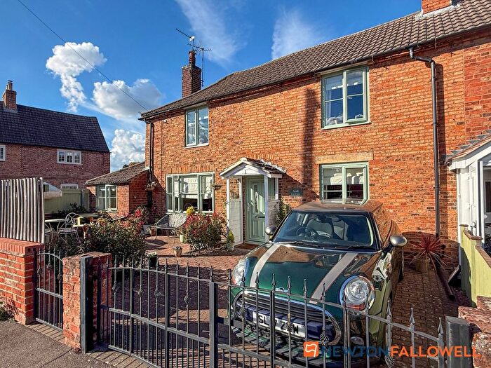 3 Bedroom Cottage For Sale In Woodhill Road, Collingham, NG23