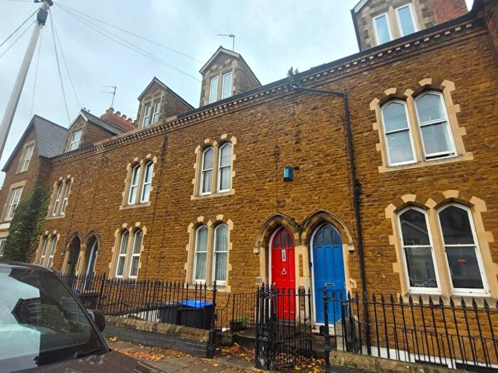 4 Bedroom Terraced House To Rent In Kingsley Road, Northampton, NN2