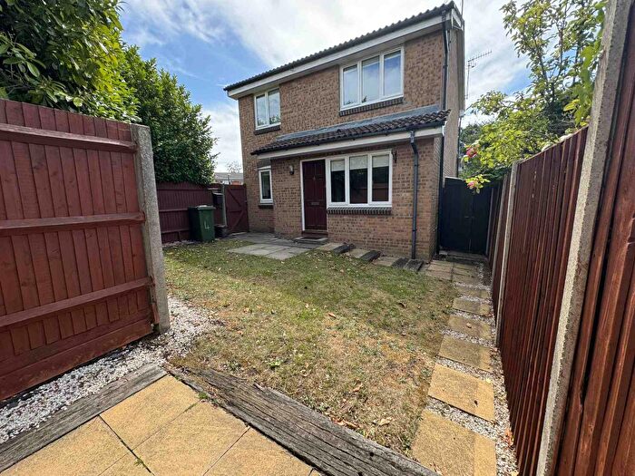 1 Bedroom Semi-Detached House To Rent In Avenue Terrace, Watford, WD19