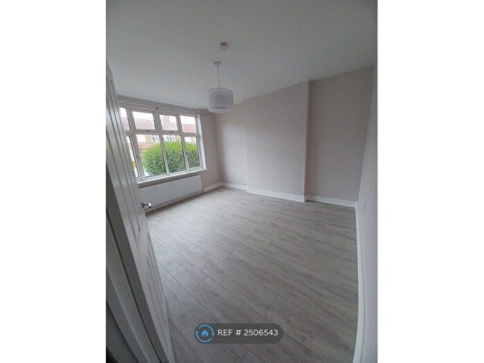 1 Bedroom Maisonette To Rent In Carterhatch Lane, Enfield, EN1